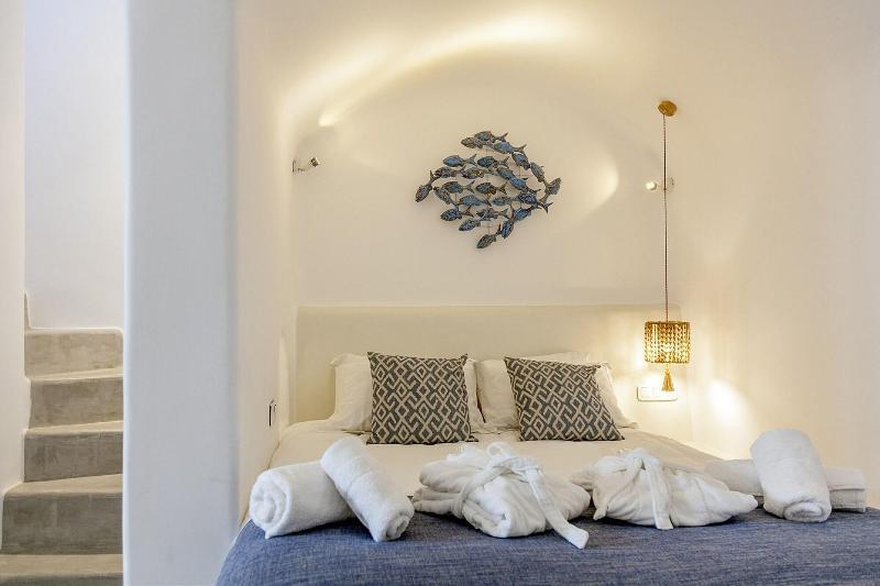 Cape 9 Villas & Suites Акротири Экстерьер фото